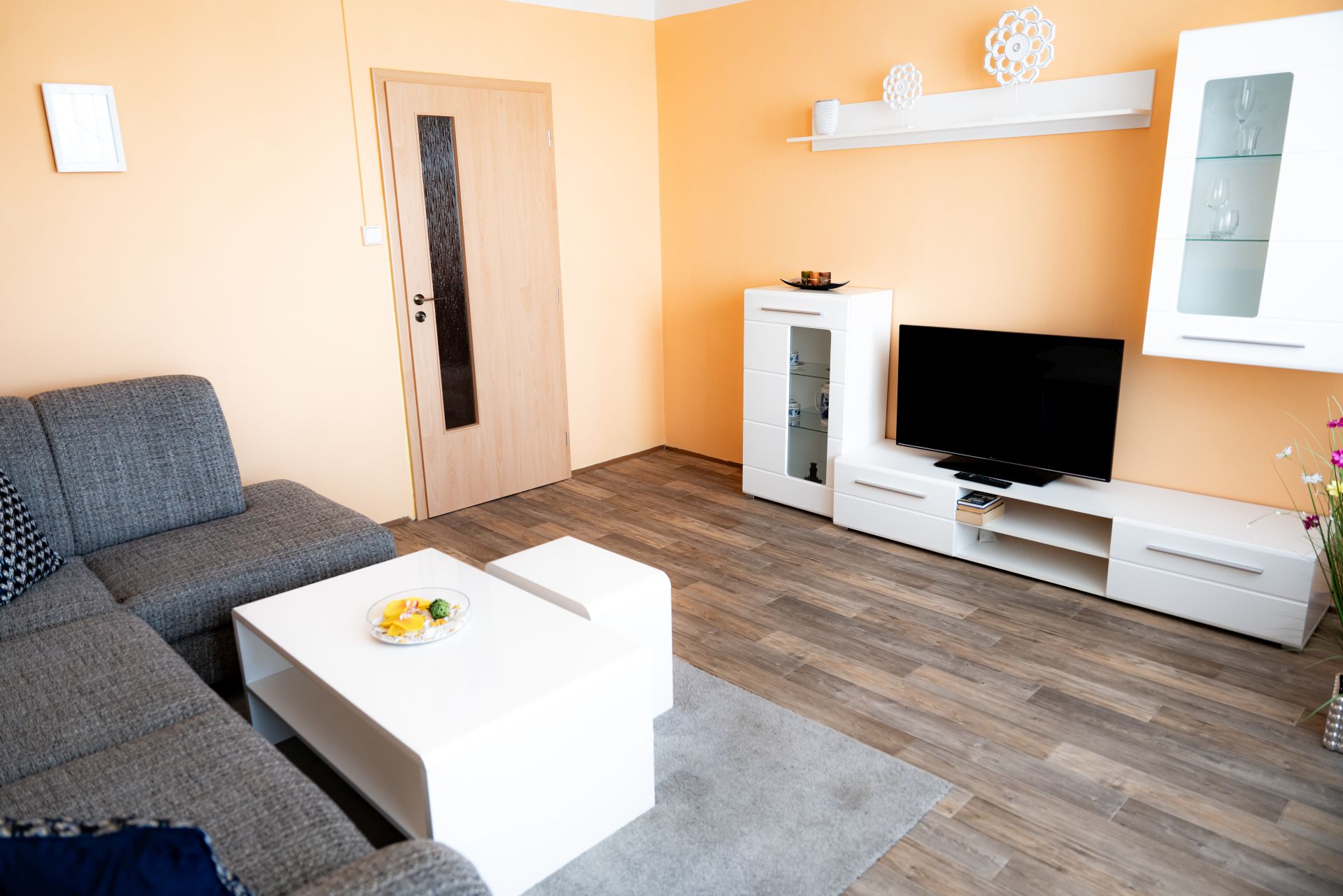 rear view of the suite living room